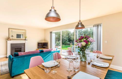 Stylish and fresh 4 bed beach house with garden - Pass the Keys - Foto 1