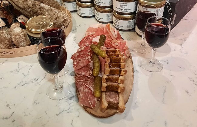 Tour privado de degustación de comida en el mercado matutino de Lyon en Les Halles Paul Bocuse - Foto 5