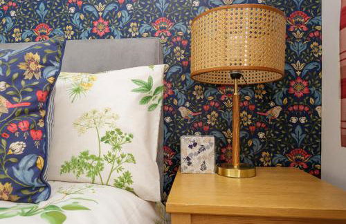 Blue Sparrow 4 bed House off road PARKING Pet friendly - Foto 3