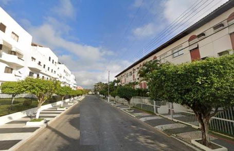 Encantador a 2 quadras da Enseada, com varanda e garagem - Foto 14