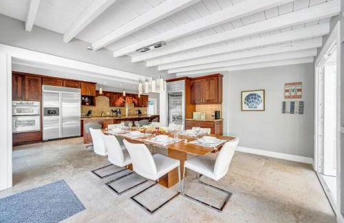 Steps to Beach, Pool, Backyard Oasis, Game Room - Foto 42