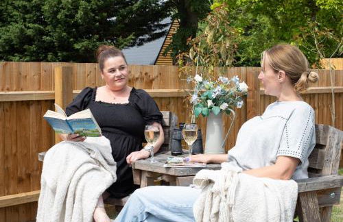 City to Country Retreat Luxury Cottage with Hot Tub - Foto 19