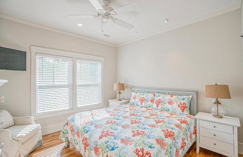 NEW LISTING Six Bedrooms - Private Dock - Steps to the Beach - Sleeps 14 - Foto 33