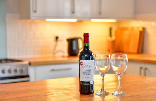 Spacious 4 Bedroom home with Parking Garden - Pass the Keys - Foto 10