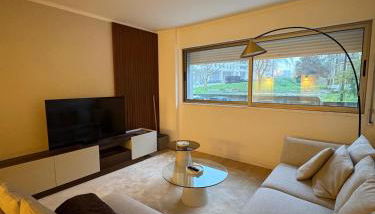 2BR Retreat in Lumiar near airport w Patio - Foto 1