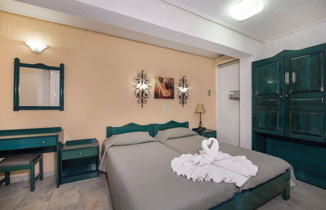 Hotel Castle Suites - Photo 16