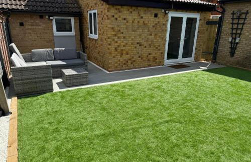 Cosy 4 bedroom holiday let Stevenage 22mins from London on the train - Foto 2