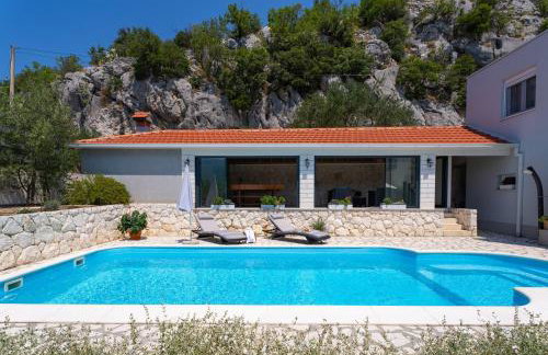 Villa Pasika with private 31m2 pool, summer kitchen with BBQ, 4 bedrooms - Photo 1