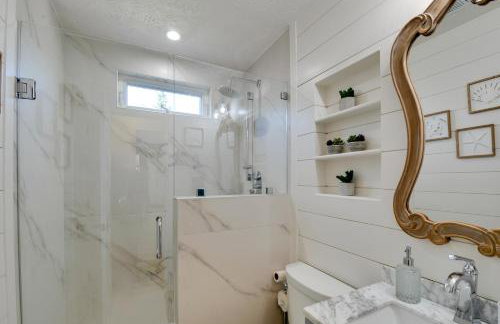 Spacious Winder Getaway with Hot Tub and Game Room! - Foto 19