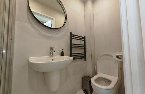 Gated 4 Guests House Free Parking - Foto 12