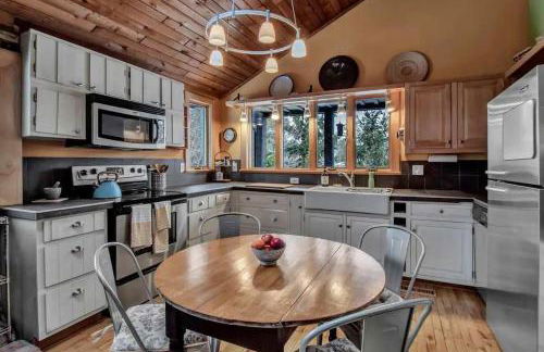 Rustic Cabin Wood Fireplace & Large Deck - Foto 22