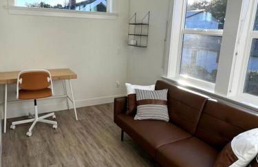 Custom Built Cottage in Downtown with Pool - Foto 5