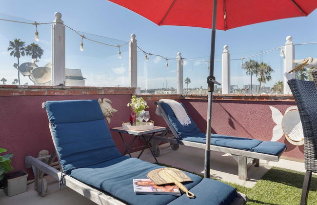 Shoreline Villa by Avantstay Steps to the Beach, Bay, & Pier! - Photo 36