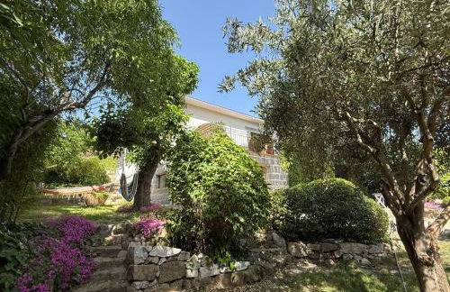 Charming villa with a private pool - Foto 16