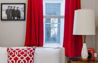 Mid-Century Marvel Steps from Restaurants Bars and Markets 3BR & 2BA - Foto 38