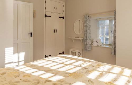 Jasmine Cottage - 2 Bedroom in Heart of Bourton! - Photo 42