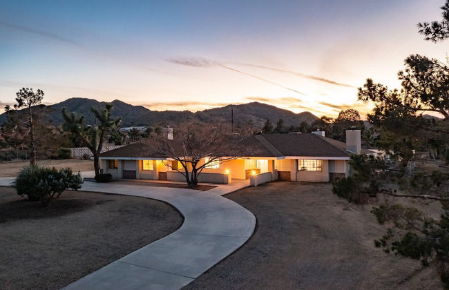 Mojave Moon by Avantstay Modern & Bright JT Home in Great Location w/ Pool & Hot Tub - Foto 56