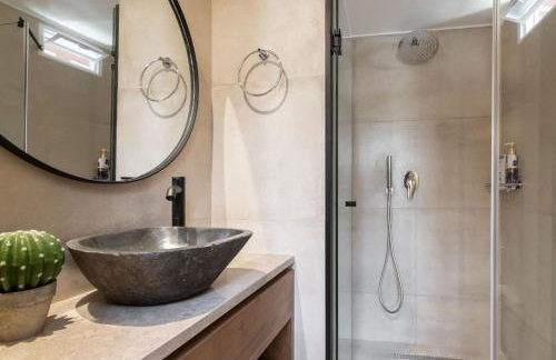 Villa Frontale - Restored Villa with Pool Perfect for 6 Nestled Next to a Traditional Olive Mill and Local Farms Offering Authentic Hospitality and Organic Delights By Villa Mana Gers - Foto 14