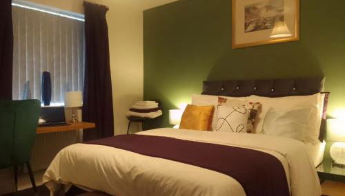 4 Bedroom Executive detached house, sleep 10, Garden, Ideal for Contractors, family and group, by home away at Ideal home & cottage - Foto 1