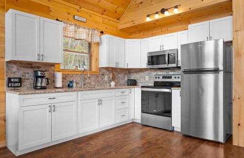 Luxury Log Cabin Lakefront, Game room & Fire Pit, - Foto 7