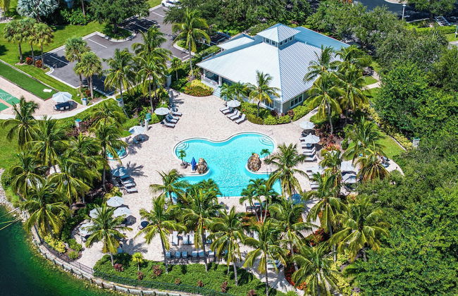 Catina Vacation Rental: Bright 2-BR Condo with Lake Views. Located in Lely Resort with Pool, Hot Tub, and Golf Access. Ideal for Golfers and Beachgoers, Minutes from Naples and Marco Island - Foto 32