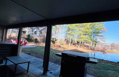 Large Log Home on Lake with Hot Tub - Foto 31