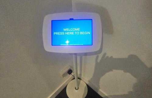 Stylish Madison Apartment with Balcony - FREE Car Parking - Hemel Hempstead Town Centre - Foto 25