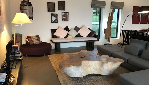 Check-in/check-out kiosk