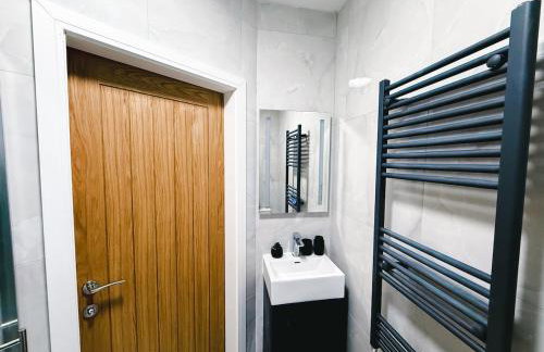 Chic Studio, Free parking, Sleeps 2 - Foto 29