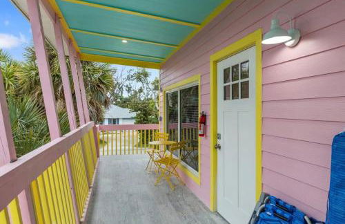 Charming Suite with Balcony and Bikes in Historic Sandpiper Inn - Foto 16