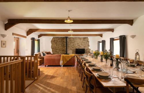 Corn Barn at East Trenean Farm -Luxury Cornish Barn Conversion sleeping 8 with hot tub, private garden, rural views and EV facilities - Foto 17