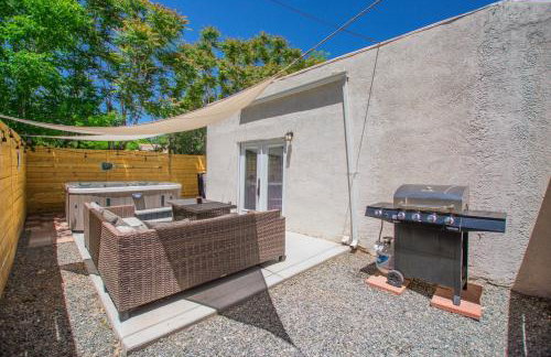 Cowboy Den-Private Hot Tub-Game Room-Pet Friendly-No Pet Fees! - Foto 3