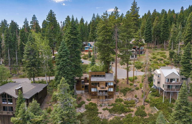 Lake View, Firepit, Game Room Remodeled Lake Tahoe Luxury Cabin by Avantstay - Foto 22