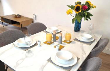 Deluxe One Bed Flat at Dawe Luxury Suites - An Entire Apartment near Ely Cathedral & Train Station - Ideal Gateway to Explore Ely, Cambridge, Norfolk & London - Sleeps up to 4 - Photo 3