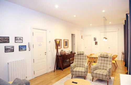 PISO EXCLUSIVO FRENTE AL CASCO VIEJO CON PARKING GRATIs - Foto 3