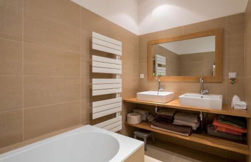 Volange - Homely house with pool garden and amazing view - Photo 10