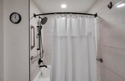 Upscale Midtown Studio and Private Balcony - Foto 7