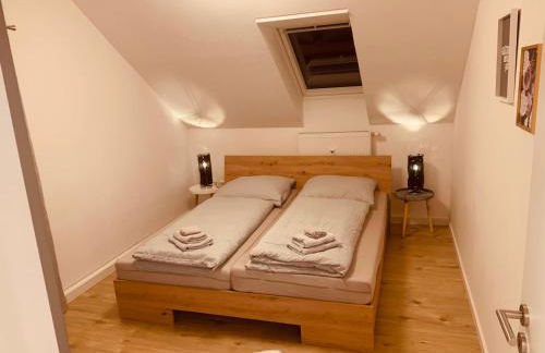 FELIX LIVING 3, Freundliche 2-Zimmer Wohnung in Stadtrandlage, Smart-TV & Parkplatz - Photo 2