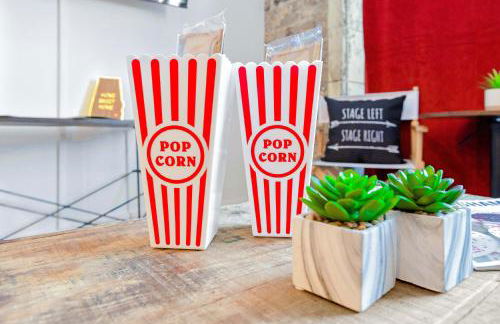 Theatre Retreat 2 Bedroom Loft - 1 Blk from Theatres - Foto 25