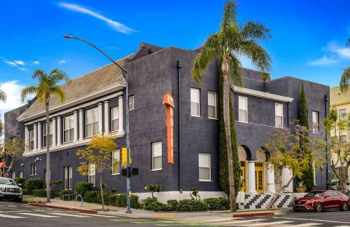 The Neon Elm Hotel - Foto 53