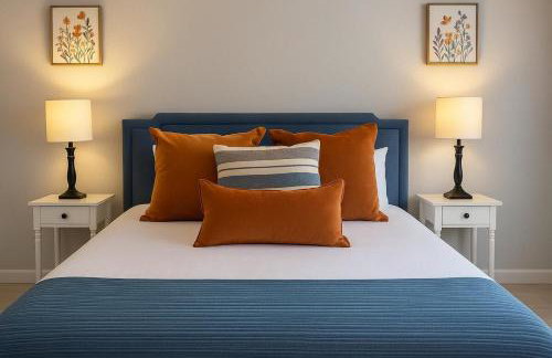 NEW Steps to Downtown - 7 Mins to Beach & Free Parking - Foto 21