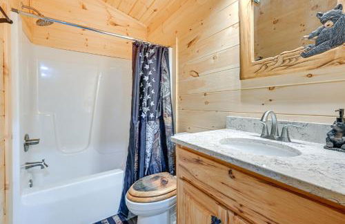 Adams Cabin with Game Room and Fire Pit - Foto 18