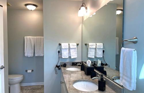 3 BR w/ King Bed, Standing Desk, Ping Pong, Arcade - Foto 21