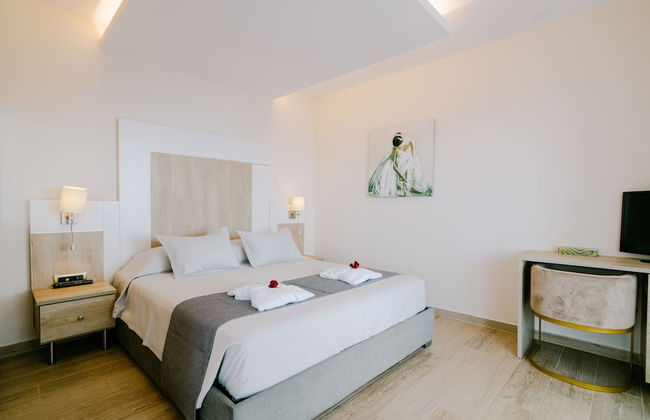 The Three Graces - Photo 6