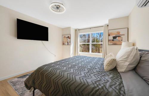 Spacious 5BR Home KING Bed Wi-Fi Parking - Foto 20