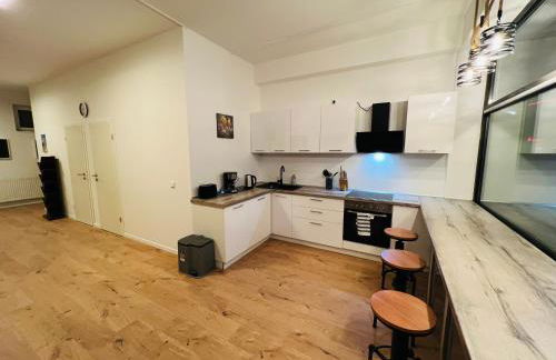 Big Apartment l 18 Beds l Free Parking l WiFi l - Photo 2