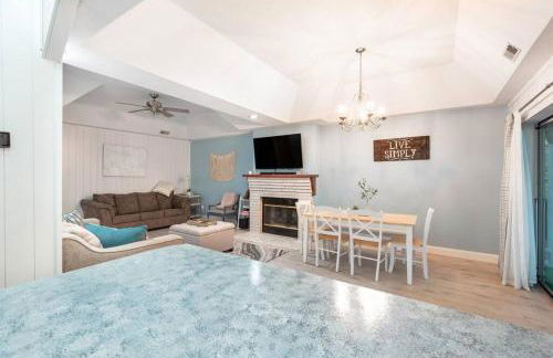 Serene Duplex Lakefront Retreat: sleeps up to 20 - Foto 6