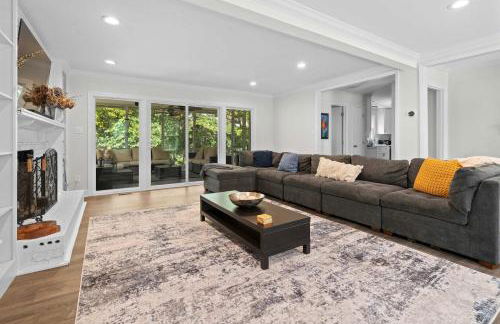 Fire pit - 6 Min to North Hills - Screened Porch - Foto 2