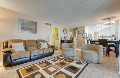 Spacious Aurora Retreat w/ Game Room + Hot Tub! - Foto 9