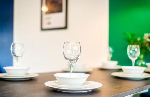 Sleek and Stylish 3 Bed in Greenock - Sleeps 8 - Photo 29